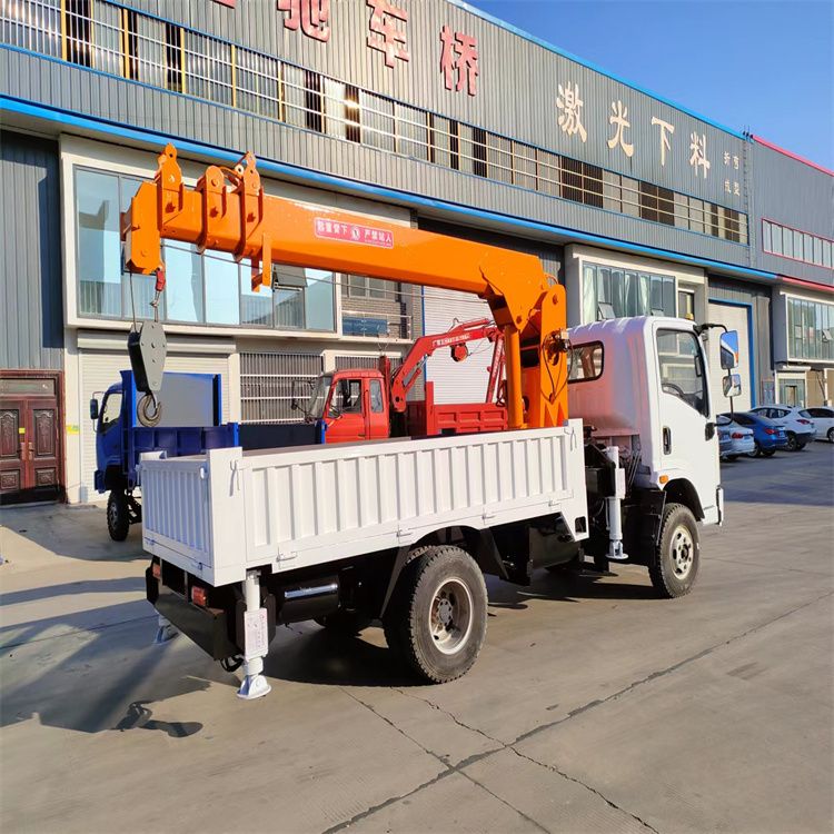 湾仔三轮随车吊定制 农用改装机自备吊中瑞长期出售